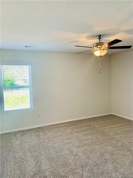 Building Photo - 936 E Bunting St