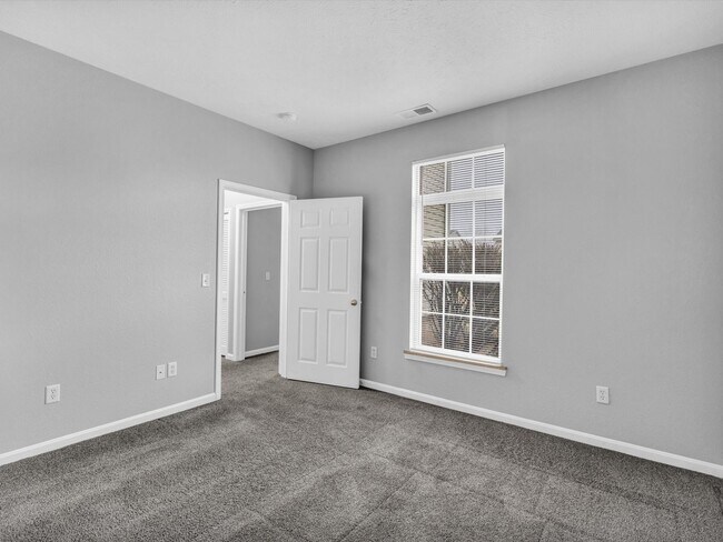 Building Photo - Walking Trails*******Castle School System********Large 3 Bedroom