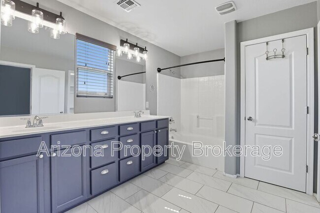 Building Photo - 2258 S Buckaroo Trail