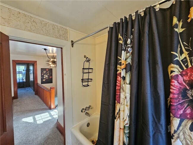 Building Photo - 1127 Highland St