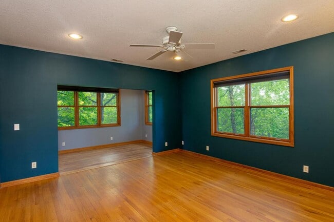 Building Photo - 348 Winding Ridge