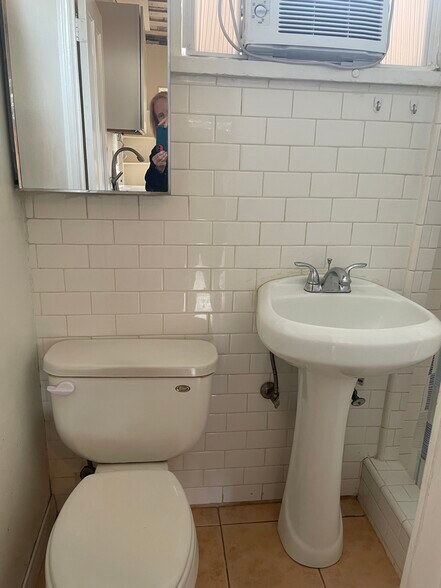 Bathroom - 3554 Colonial Ave