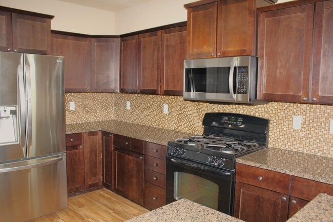 Building Photo - 2244 Kingswood Dr