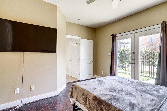 Building Photo - 1613 Bonner St