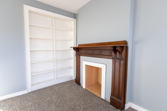 Building Photo - 104 Lawrence St