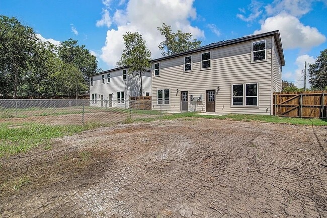 Building Photo - 301 Eastland St