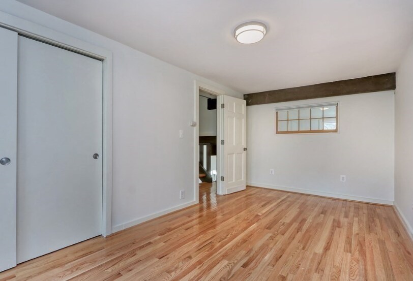 Building Photo - 12 Lilac Ct
