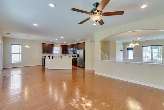 Building Photo - 127 Magnolia Dr