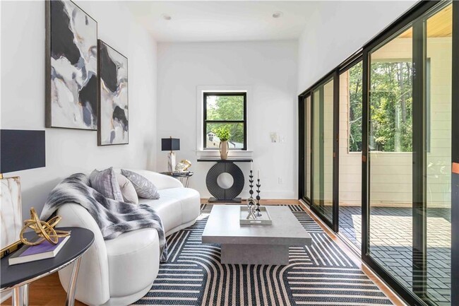 Building Photo - 1554 Columbia Cir