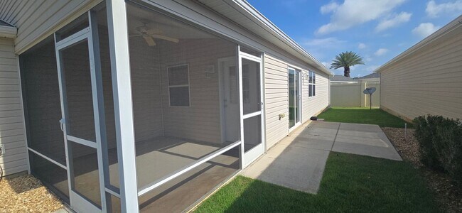 Building Photo - Welcome to Your New Home in the Village of Sabal Chase!