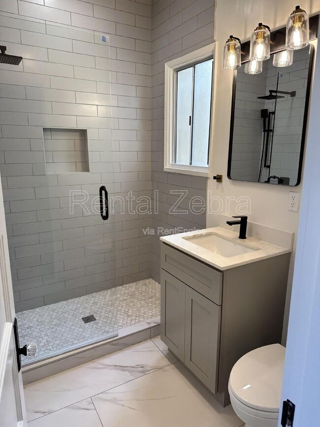 Building Photo - 1604 Jones St