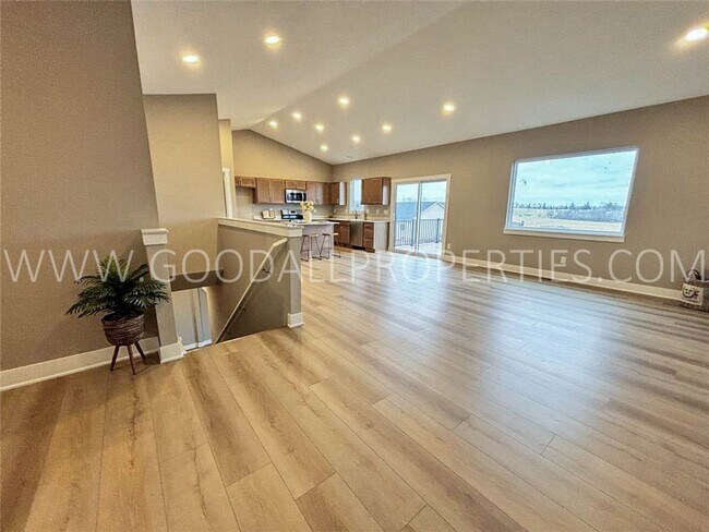 Building Photo - Stunning 4 bedroom, 3 bath Ranch Style Hom...
