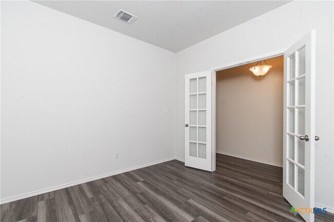 Building Photo - 303 Danielle Dr