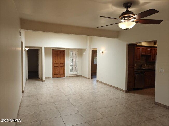 Building Photo - 8428 E Malcomb Dr