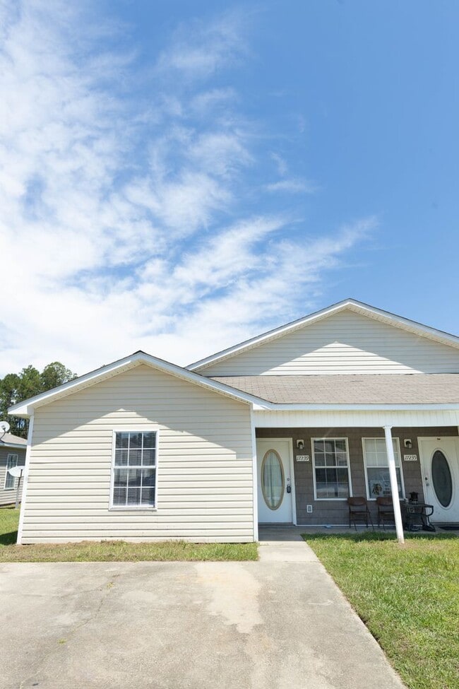 Building Photo - 3 Bedroom 2 Bath - D'Iberville
