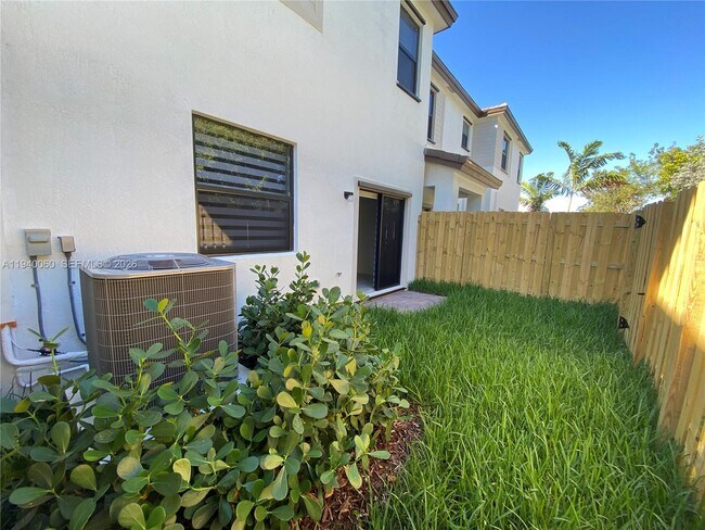 Building Photo - 211 SW 159th Ter