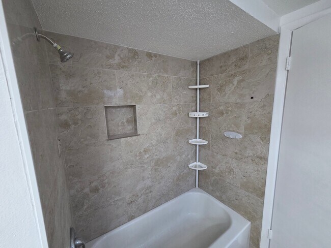 Building Photo - 9125 Hunt Club Ln