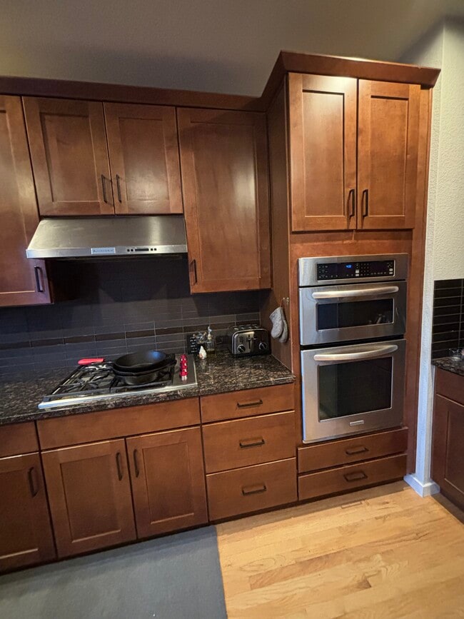 Building Photo - 1814 Blue Star Ln