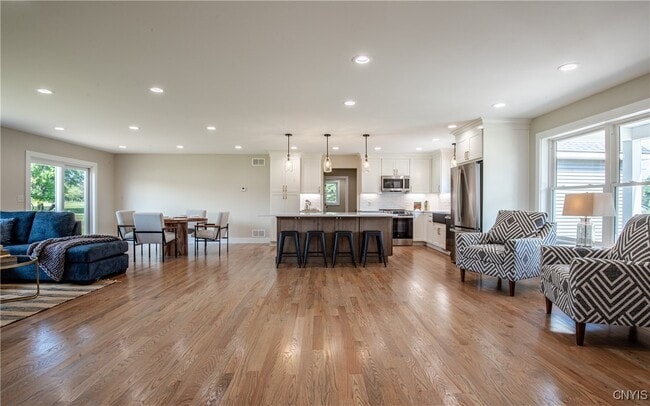 Building Photo - 6251 Meadow Dr