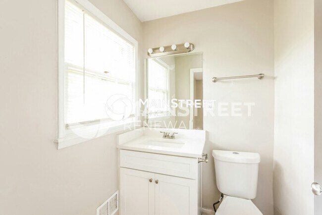 Building Photo - 3 Bedroom Pet-Friendly Home in Riverdale, GA with Main Street Renewal