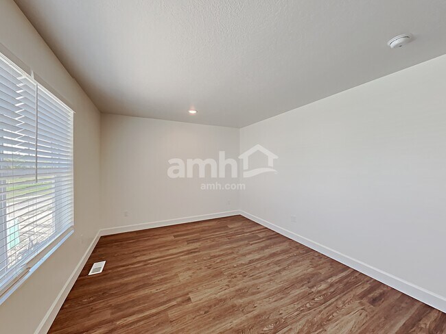 Building Photo - 1318 E White St