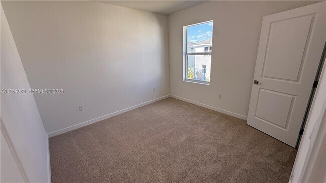 Building Photo - 1535 SE 7th Ct