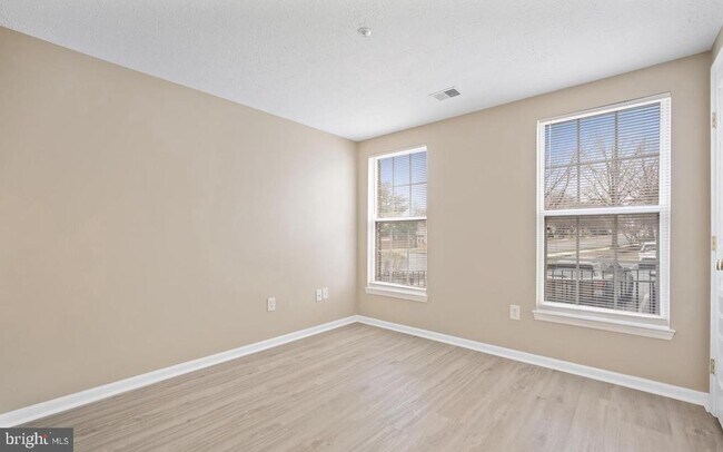 Building Photo - 607 Himes Ave