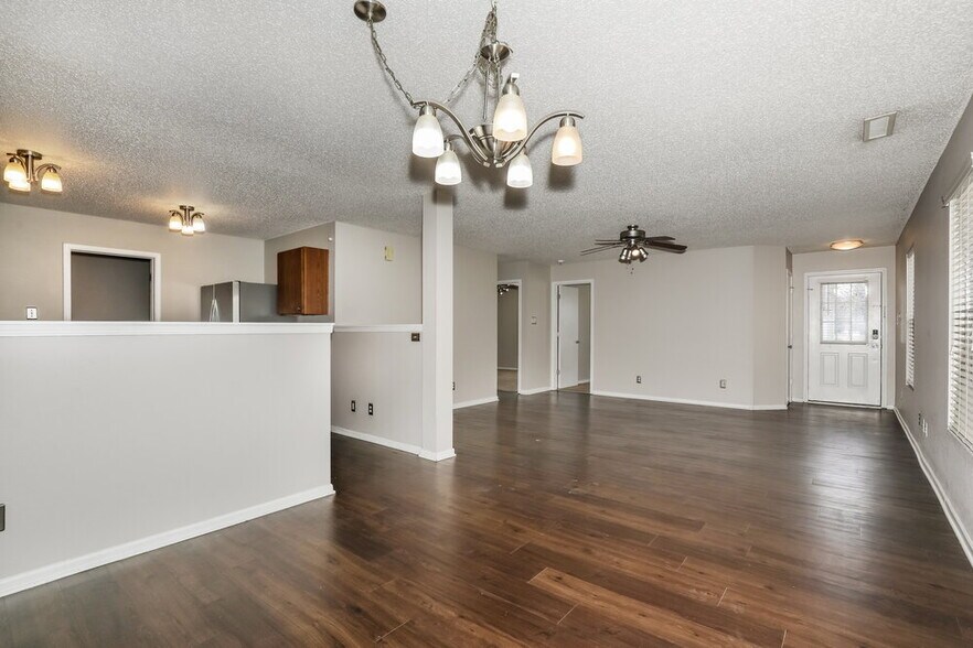 Building Photo - 14428 Black Farm Dr