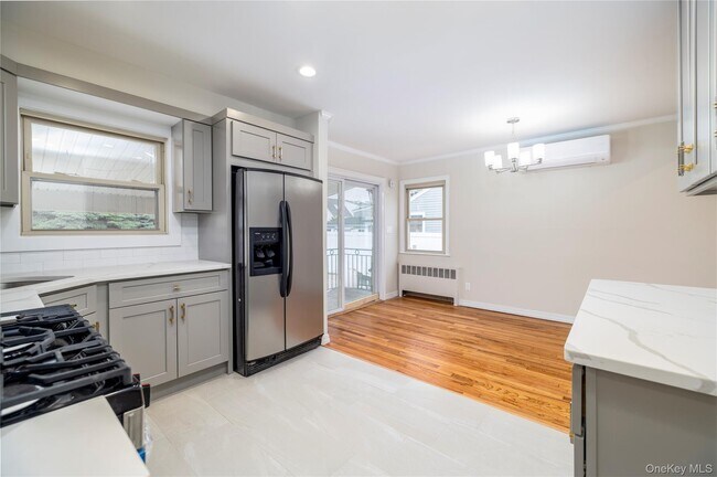 Building Photo - 3883 Franklin Ave