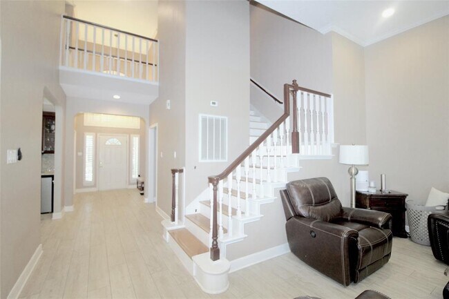Building Photo - 2019 Rosalyn Ct