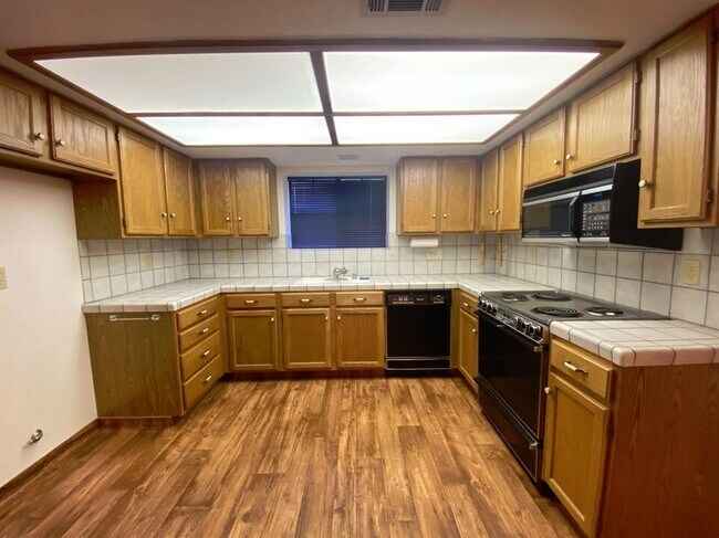 Kitchen - 40506 Saddleback Rd