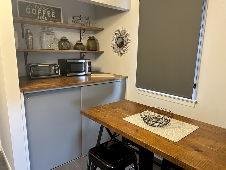 Kitchen - 33 E 9th St