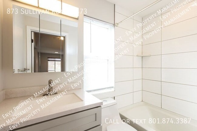 Building Photo - 873 Sullivan Dr