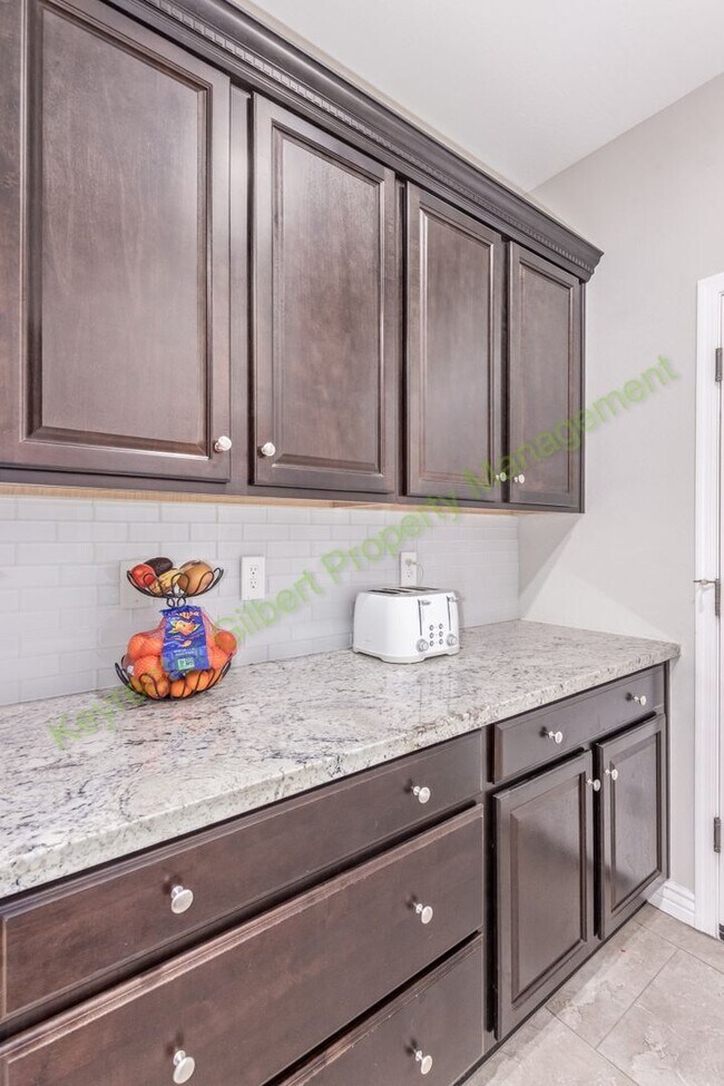 Building Photo - Beautiful Single-Story 3-Bed/3-Bath Home i...