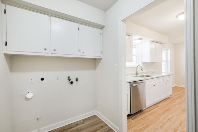 Building Photo - 802 Wright St