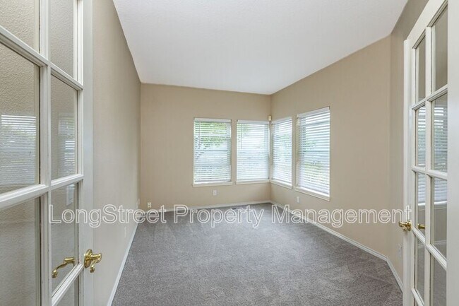 Building Photo - 8996 SE Bristol Park Dr