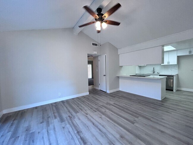 Building Photo - 10433-10433 El Mercado Dr