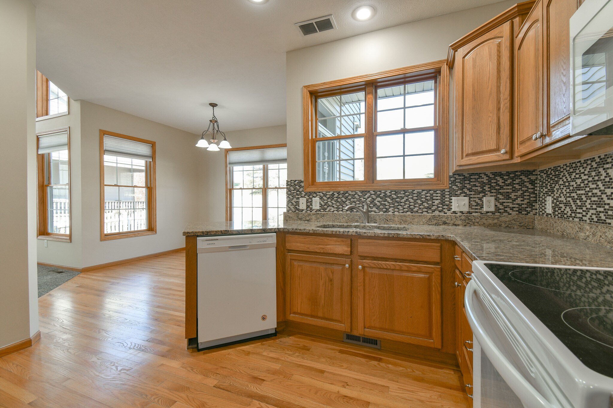 Building Photo - 9412 Forest Glen Dr