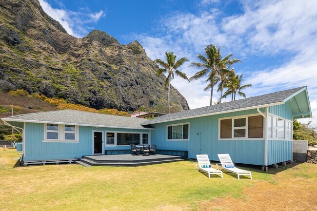 Building Photo - Casual Beach Front 3 Bedroom, 2 Bath Home ...