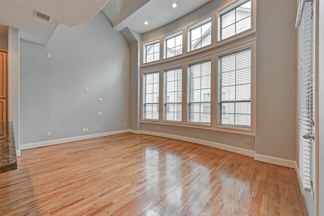 Building Photo - 2906 Leeland St
