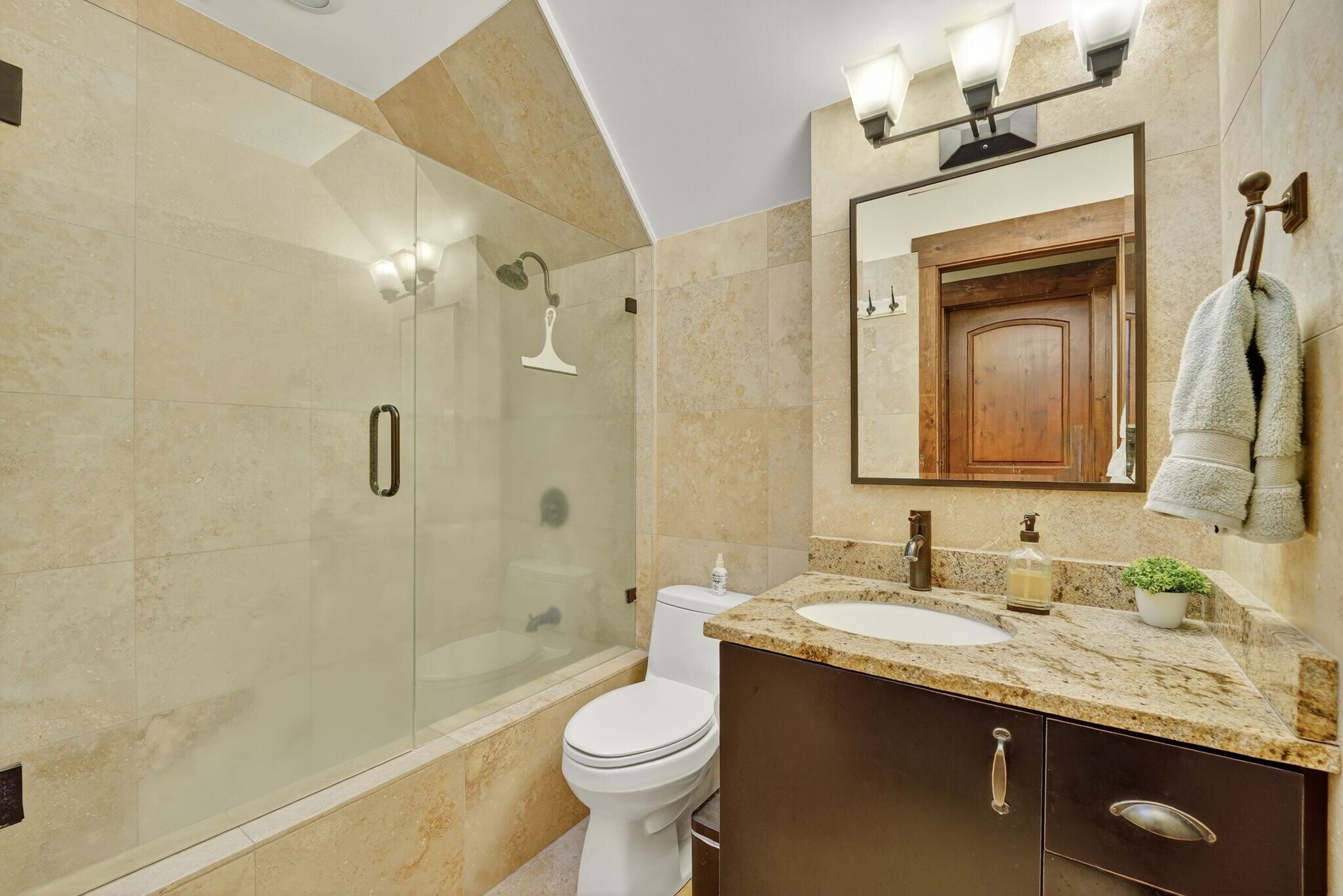 Building Photo - 7693 Whileaway Rd W