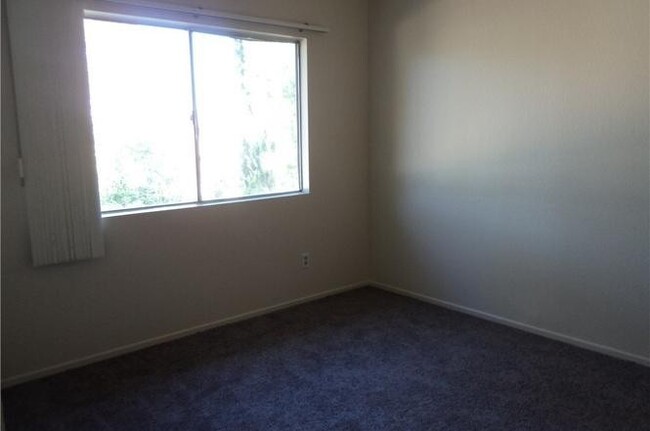 Building Photo - LIVE THE DREAM IN A PRIVATE HOA COMMUNITY ...