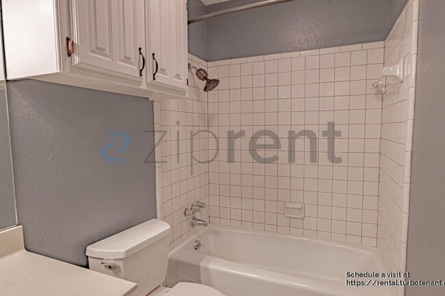 Building Photo - 10926 Mosswood Dr