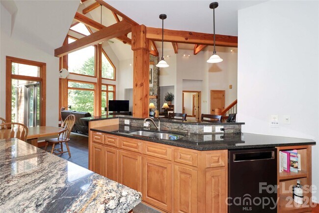 Building Photo - 111 Farmington Ln