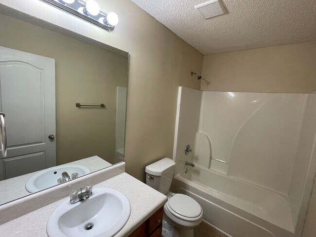 Building Photo - PRE-LEASING FOR AUGUST 2026! LIMITED TIME ...