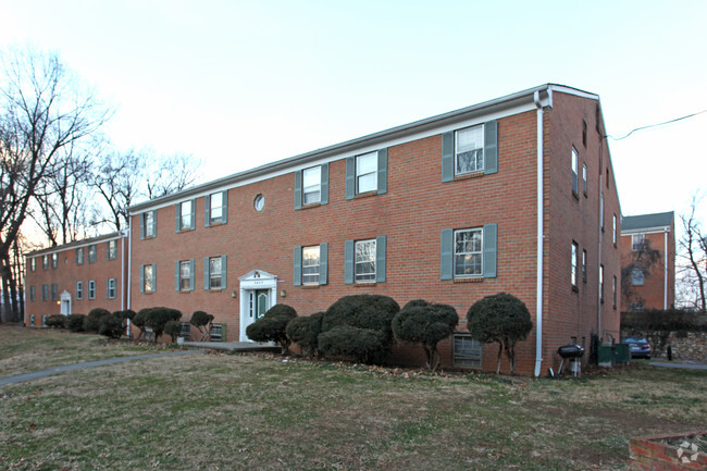 Primary Photo - Camden Court Apartments