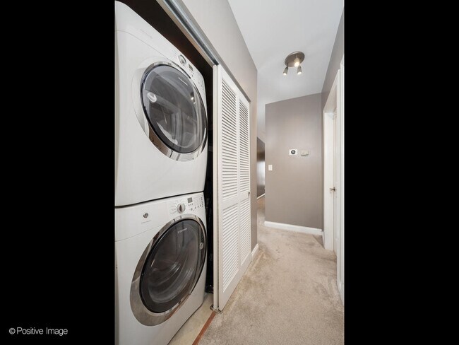 Building Photo - 3502 W Diversey Ave