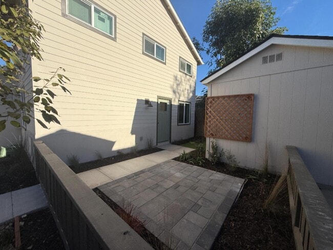 Building Photo - 811- 909 S Spruce Street