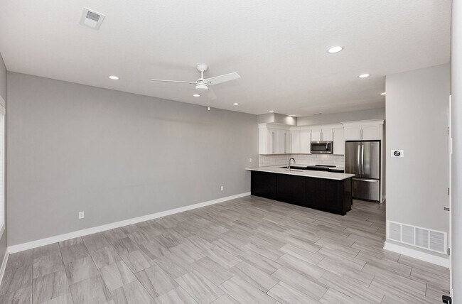 Building Photo - GREAT LOCATION!! 3 Bedroom, 2.5 Bathroom Townhome in Waukee!