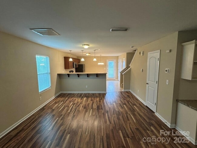 Building Photo - 4183 Broadstairs Dr SW